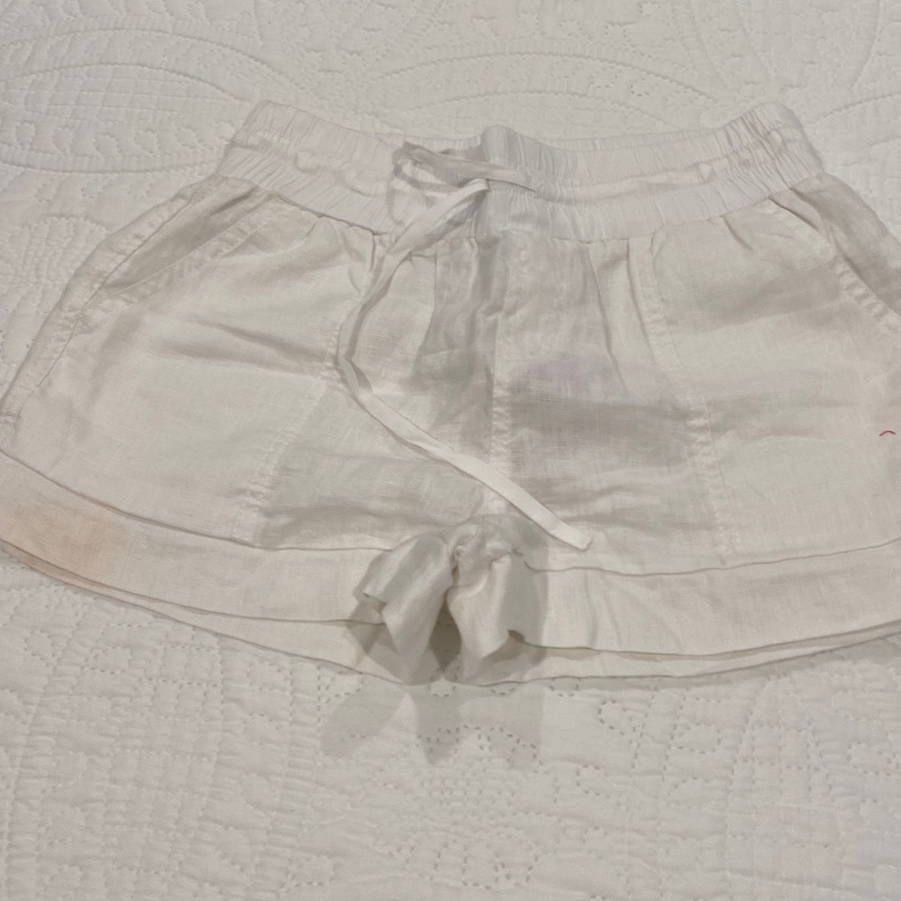 A nice white shirt for the summer new 2 Bebe